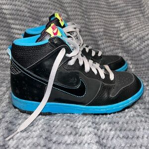 Nike Dunk Shoes Size Y5 Black/Blue‎ With Paint Splatter Design